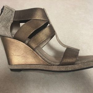 Donald Pliner wedges